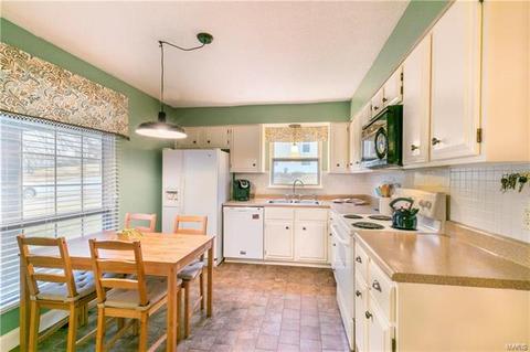 1010 Dutch Mill Dr, Ballwin, MO 63011 photo 12