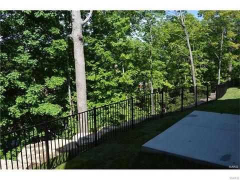 407 Hillington Dr, Eureka, MO 63025 photo 2