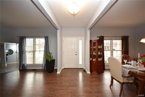 14 Dugout Ct, O'fallon, MO 63366 photo 2