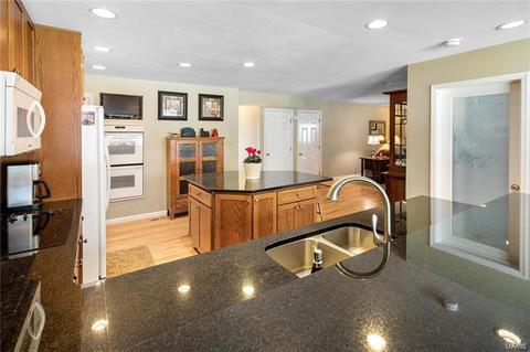 267 Spring Oaks Dr, Ballwin, MO 63011 photo 11