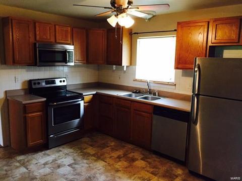 303 Eggering Dr, O'fallon, MO 63366 photo 3