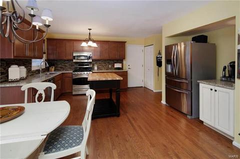 752 Berquist, Ballwin, MO 63011 photo 3