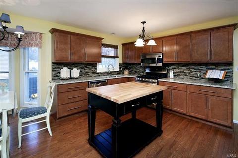 752 Berquist, Ballwin, MO 63011 photo 5
