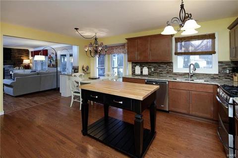752 Berquist, Ballwin, MO 63011 photo 4