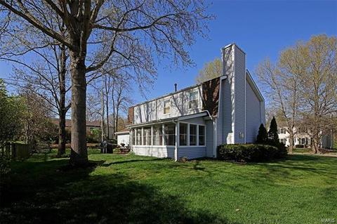 752 Berquist, Ballwin, MO 63011 photo 2