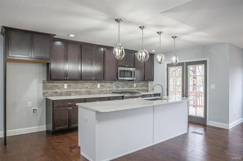 819 Big Bend Woods Dr, Manchester, MO 63021 photo 2