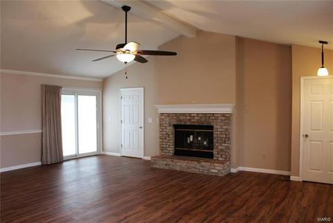 2017 Hackmann Estates Dr, Saint Charles, MO 63303 photo 2