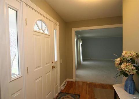 301 Baxter Rd, Ballwin, MO 63011 photo 2