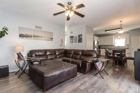 615 Grey Mountain Dr, O'fallon, MO 63368 photo 2