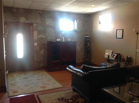 326 E Davis St, Saint Louis, MO 63111 photo 4