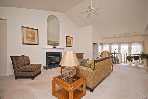 725 Castle Ridge Dr, Ballwin, MO 63021 photo 5