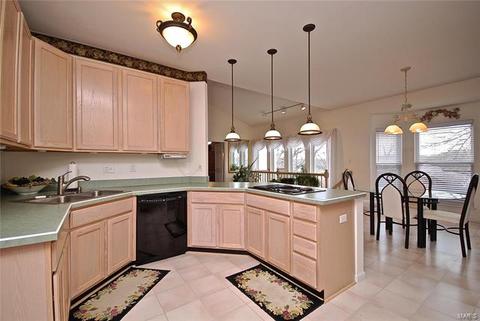 725 Castle Ridge Dr, Ballwin, MO 63021 photo 11