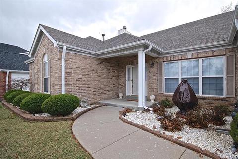 725 Castle Ridge Dr, Ballwin, MO 63021 photo 2