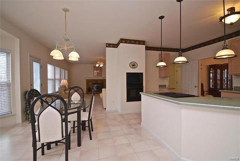 725 Castle Ridge Dr, Ballwin, MO 63021 photo 9