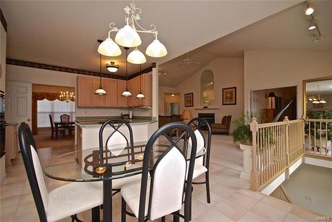 725 Castle Ridge Dr, Ballwin, MO 63021 photo 7