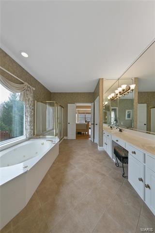 1124 Kiefer Ridge Ct, Ballwin, MO 63021 photo 40
