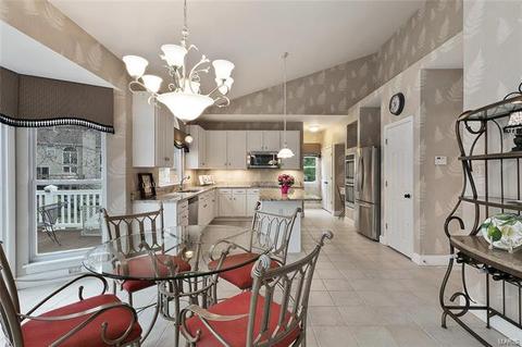 1124 Kiefer Ridge Ct, Ballwin, MO 63021 photo 9