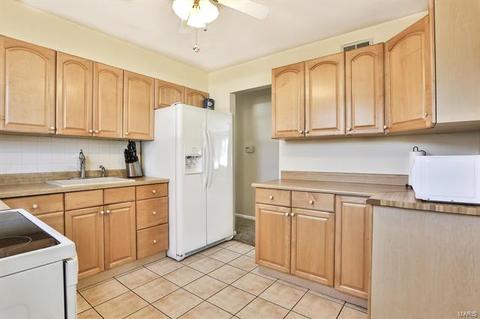 457 Vail Ct, Ballwin, MO 63021 photo 9