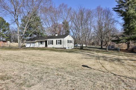 457 Vail Ct, Ballwin, MO 63021 photo 2