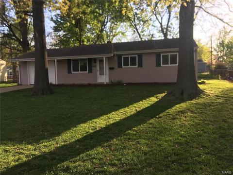 909 Love Dr, O'fallon, MO 63366 photo 2