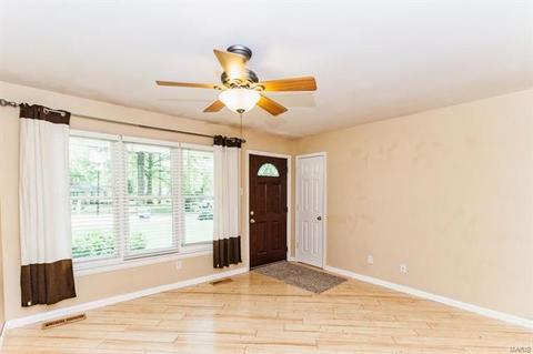 329 Brightsand Ct, Manchester, MO 63011 photo 2