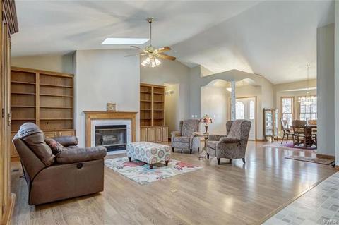 312 Walnut Forest Dr, O'fallon, MO 63366 photo 8
