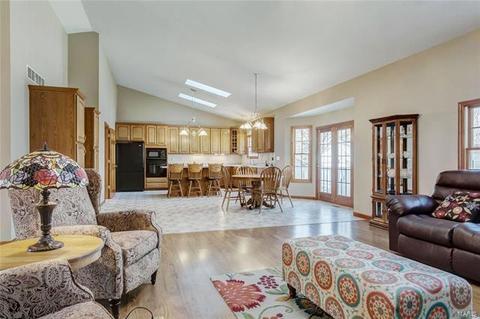 312 Walnut Forest Dr, O'fallon, MO 63366 photo 10