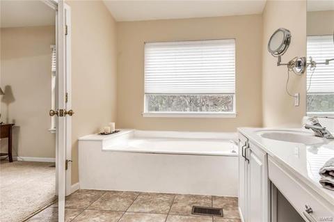 1208 Castle Manor Ct, Ballwin, MO 63021 photo 11