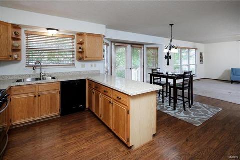 25 President Dr, O'fallon, MO 63368 photo 8