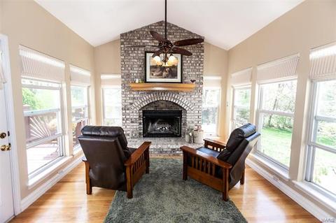 423 Castle Glen Ct, Ballwin, MO 63021 photo 16