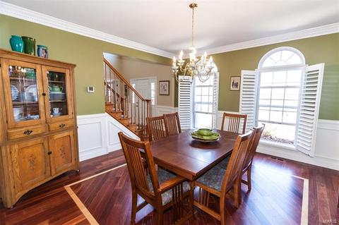 423 Castle Glen Ct, Ballwin, MO 63021 photo 9