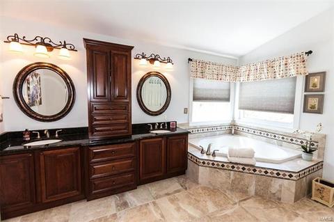 423 Castle Glen Ct, Ballwin, MO 63021 photo 24