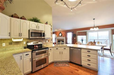 506 Coronation Dr, O'fallon, MO 63366 photo 15
