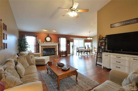 506 Coronation Dr, O'fallon, MO 63366 photo 4