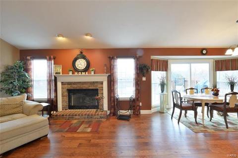 506 Coronation Dr, O'fallon, MO 63366 photo 6