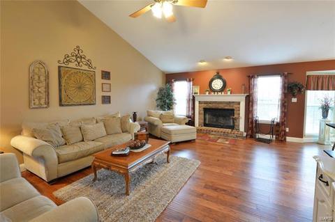 506 Coronation Dr, O'fallon, MO 63366 photo 2