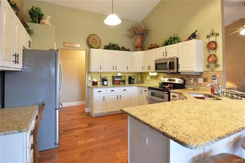 506 Coronation Dr, O'fallon, MO 63366 photo 10