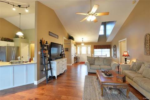 506 Coronation Dr, O'fallon, MO 63366 photo 9