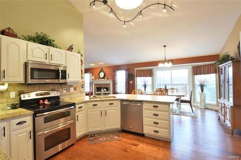 506 Coronation Dr, O'fallon, MO 63366 photo 16
