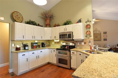 506 Coronation Dr, O'fallon, MO 63366 photo 11