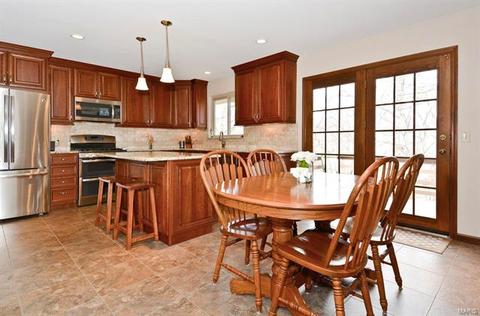 2 Stoneway Ct, Saint Charles, MO 63303 photo 4