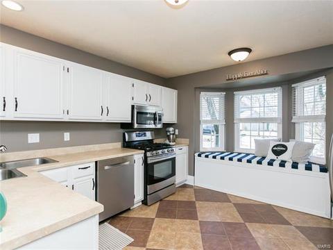 575 Oaktree Crossing Ct, Ballwin, MO 63021 photo 5