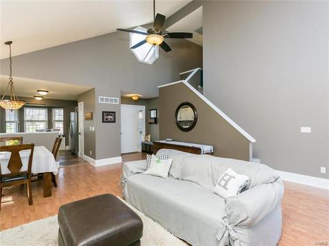 575 Oaktree Crossing Ct, Ballwin, MO 63021 photo 3