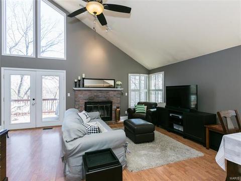 575 Oaktree Crossing Ct, Ballwin, MO 63021 photo 4