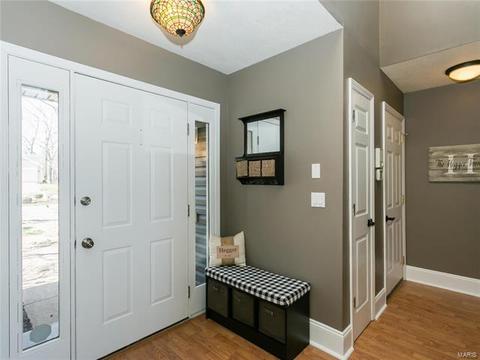 575 Oaktree Crossing Ct, Ballwin, MO 63021 photo 2
