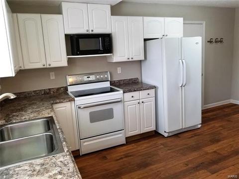 506 Eggering Dr, O'fallon, MO 63366 photo 4