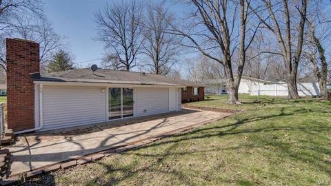 305 Ries Ct, Ballwin, MO 63021 photo 14