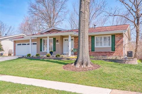 557 Goldwood Dr, Ballwin, MO 63021 photo 2
