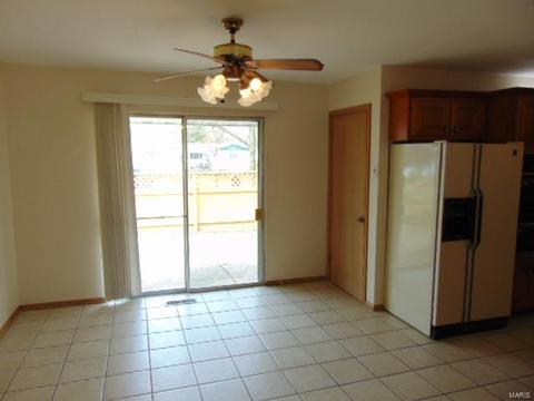 499 Spring Mdws, Manchester, MO 63011 photo 3