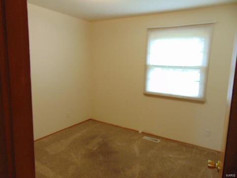 499 Spring Mdws, Manchester, MO 63011 photo 8